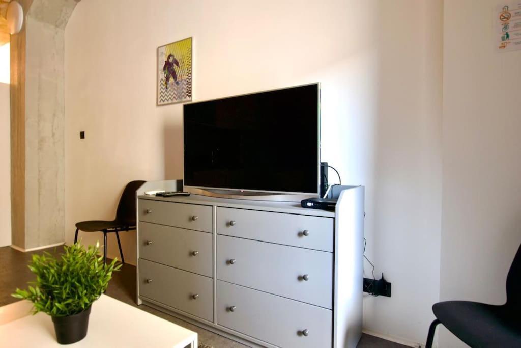 Studio Apartment By Hi5- Rottenbiller Apartment Budapest Eksteriør bilde